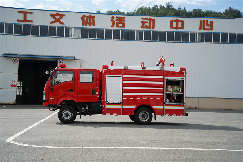【汉成牌】东风华神3吨水罐消防车